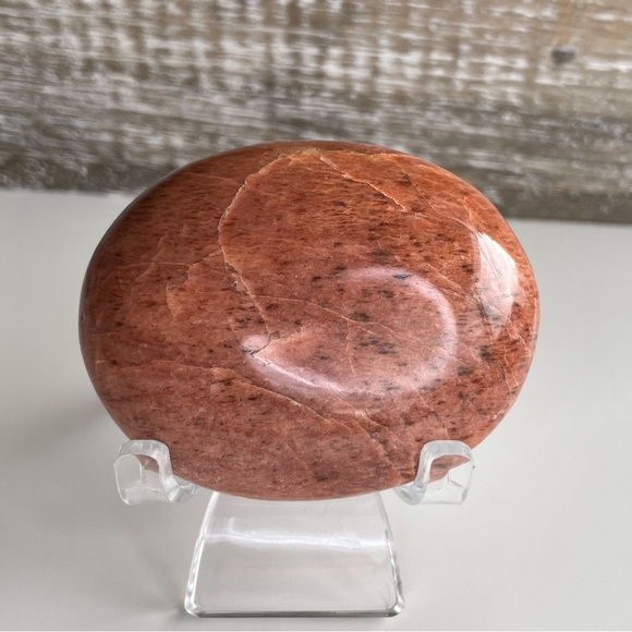 AA Grade Peach Moonstone Meditation Palm Stone - Picture 3 of 14